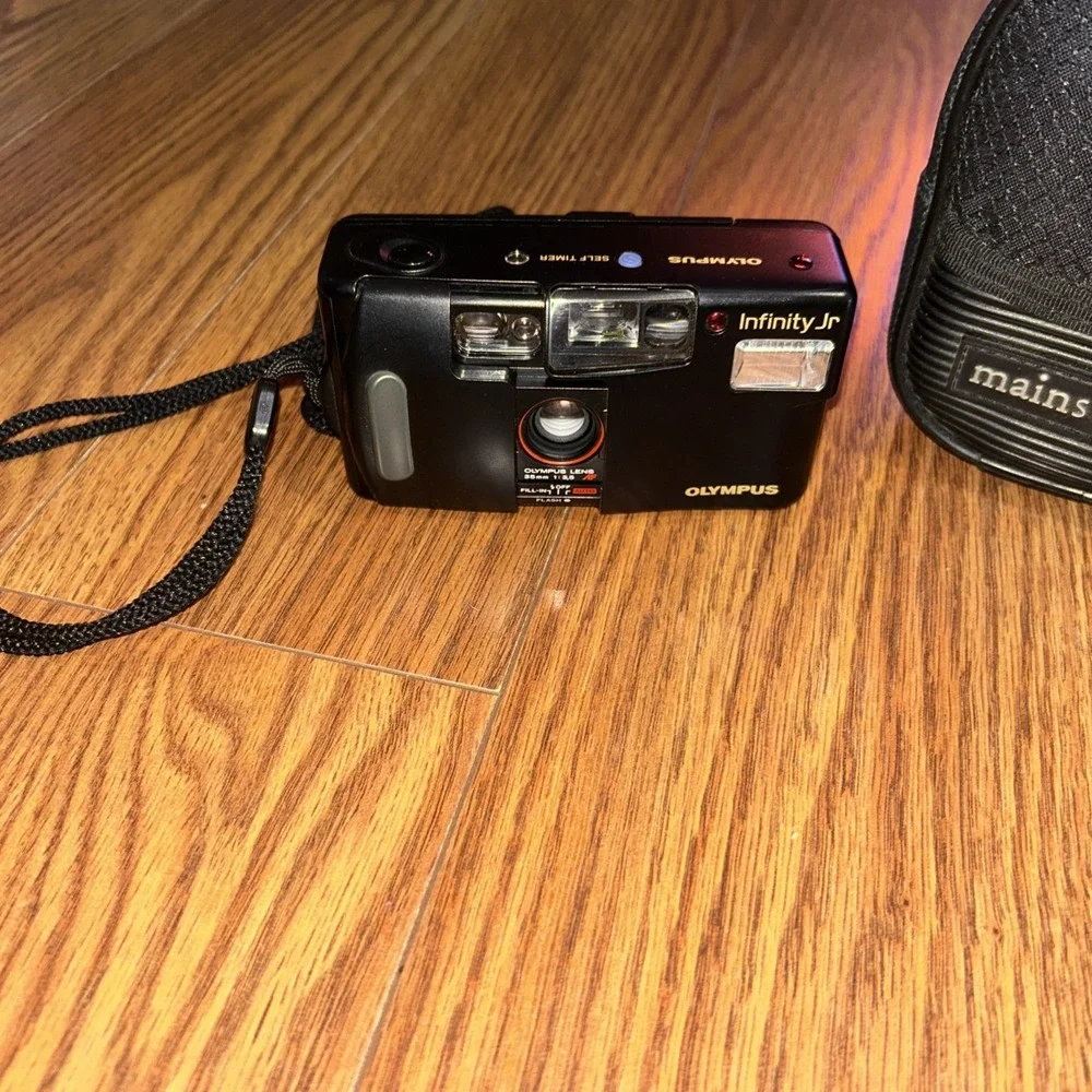 Olympus Infinity Jr. Point & Shoot 35mm Film Camera WORKS Not Film Tested